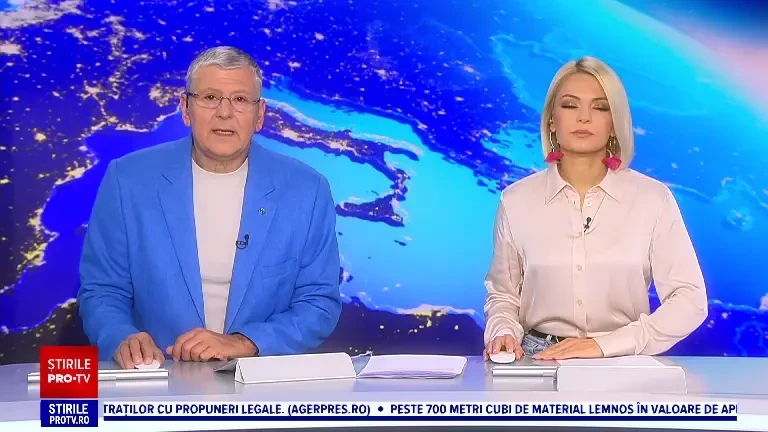 Un bărbat din Iași a fost aruncat pe șosea, după ce a intrat motocicleta într-o mașină. Momentul a fost filmat