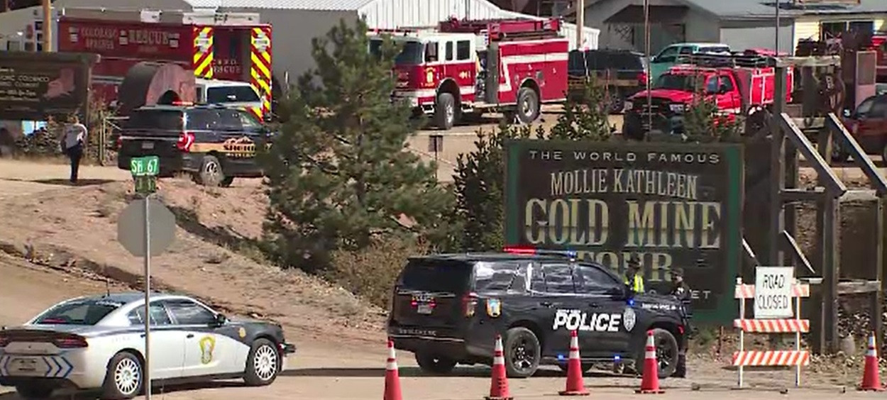 Un mort și 23 de persoane blocate la aproape 150 de metri adâncime într-o fostă mină de aur. Defecțiunea care a generat totul