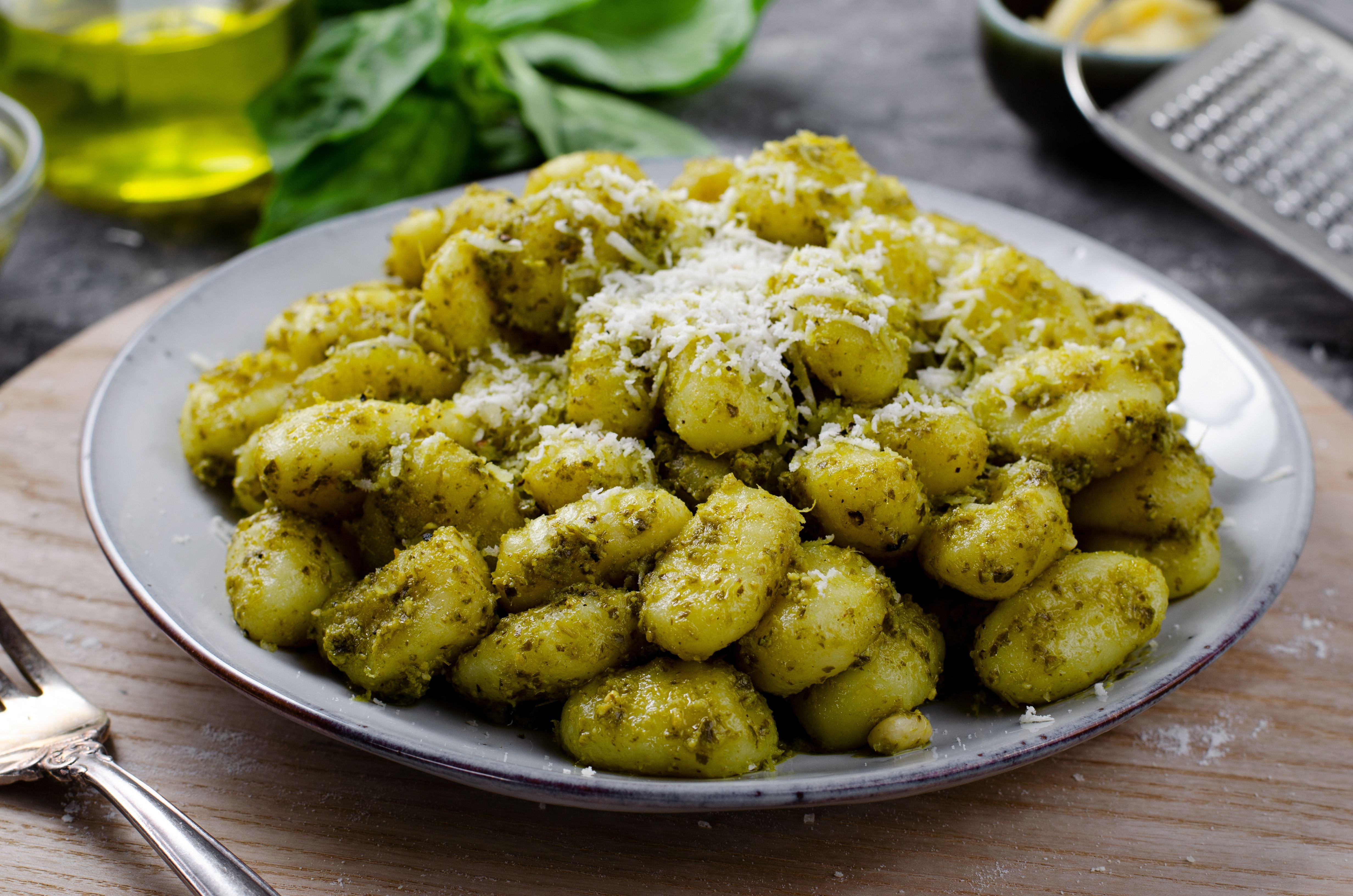 Paste cu pesto – rețeta originală de Pesto alla Genovese. Ce tipuri de paste sunt potrivite