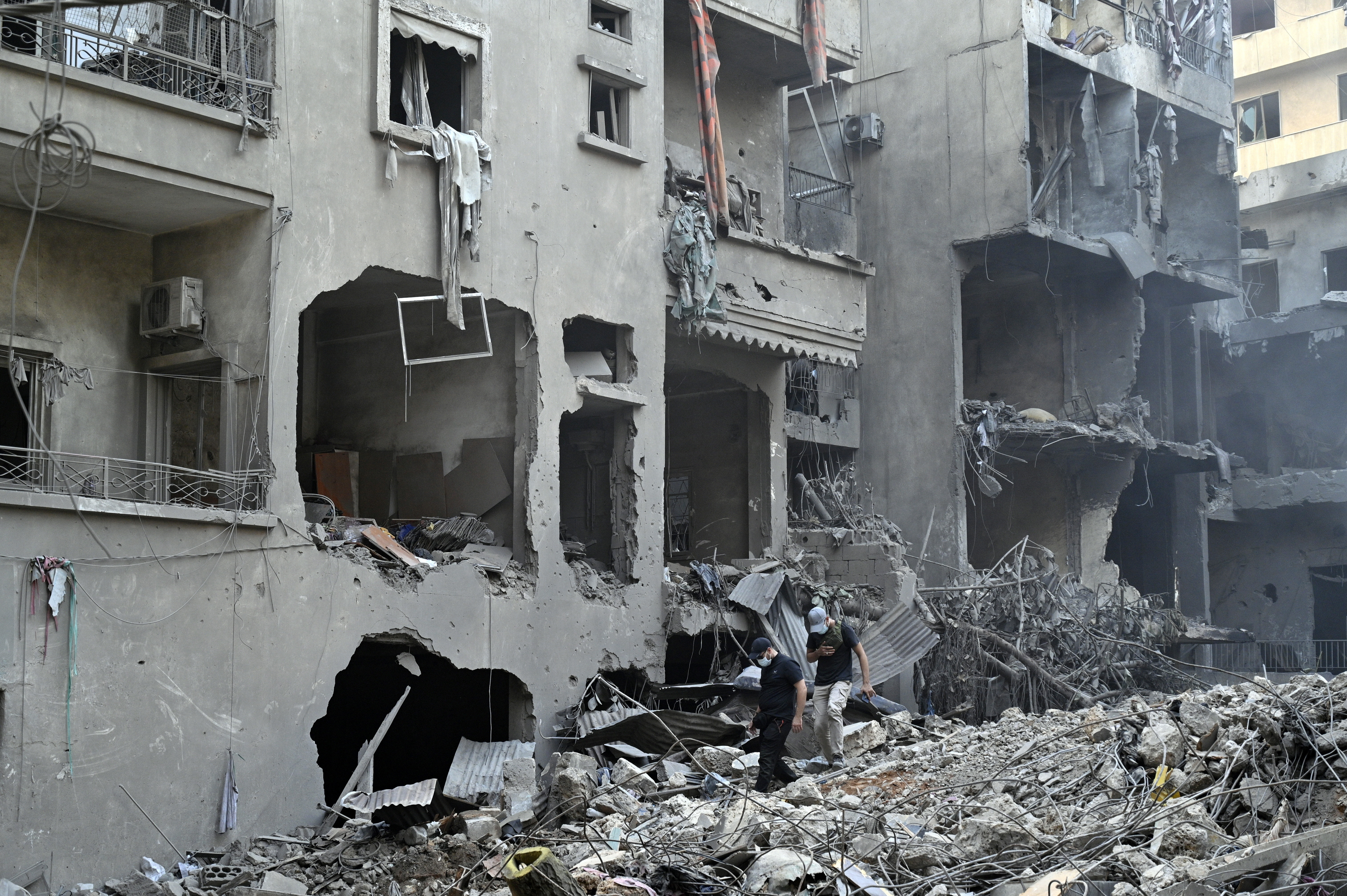 11 morţi şi 63 de răniţi într-un atac israelian asupra unei zone rezidenţiale din Beirut