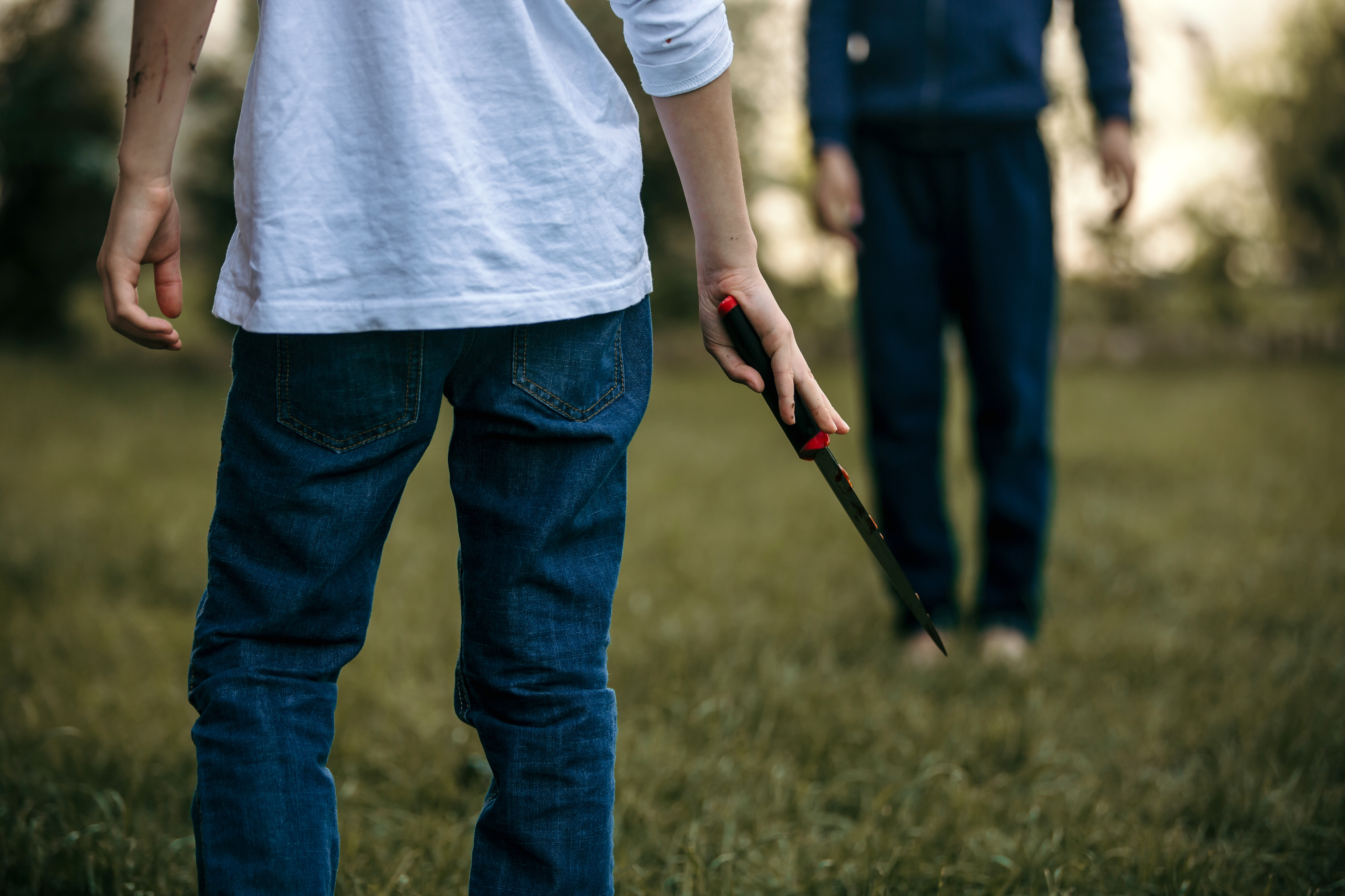 Bărbat omorât în Târgoviște de un copil de 15 ani. Victima voia să salveze un tânăr pe care minorul îl fugărea cu un cuțit