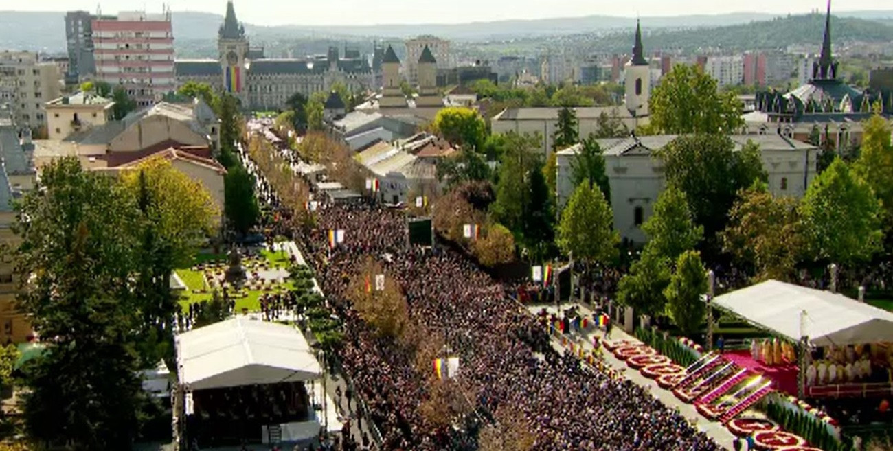 Peste 35.000 de persoane au mers la Iași ca să se închine Sfintei Parascheva. Oamenii au stat la rând chiar și 20 de ore