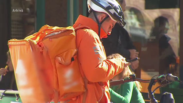 Schimbare pregătită pentru livratori și șoferii de ride-sharing. Ar putea deveni angajați cu normă întreagă