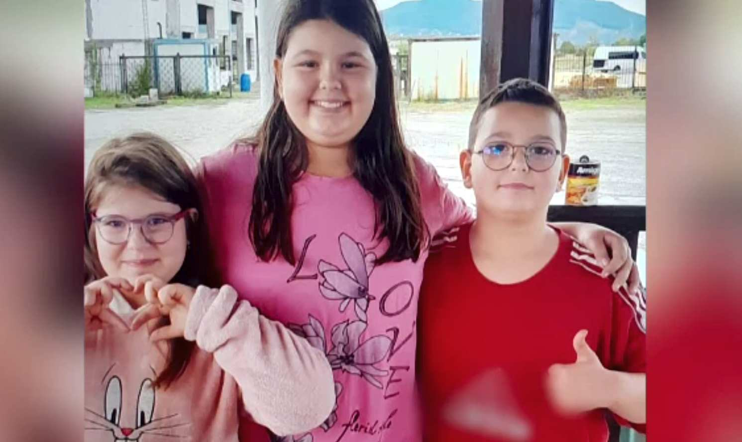 Tatăl celor trei frați dispăruți este un cunoscut om de afaceri român. Milionarul a patronat și o echipă de fotbal