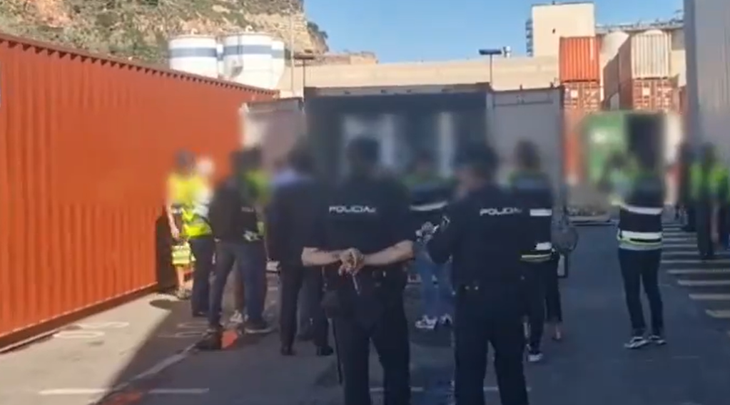 O țară din UE a confiscat substanţe chimice destinate Rusiei. Este vorba și de un posibil material pentru armament | VIDEO