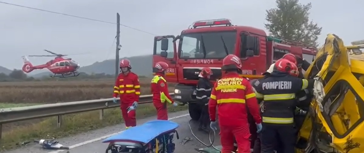 Accident cumplit în Bistrița-Năsăud. O autoplatformă a intrat direct într-un TIR, pe contrasens. Bilanțul victimelor