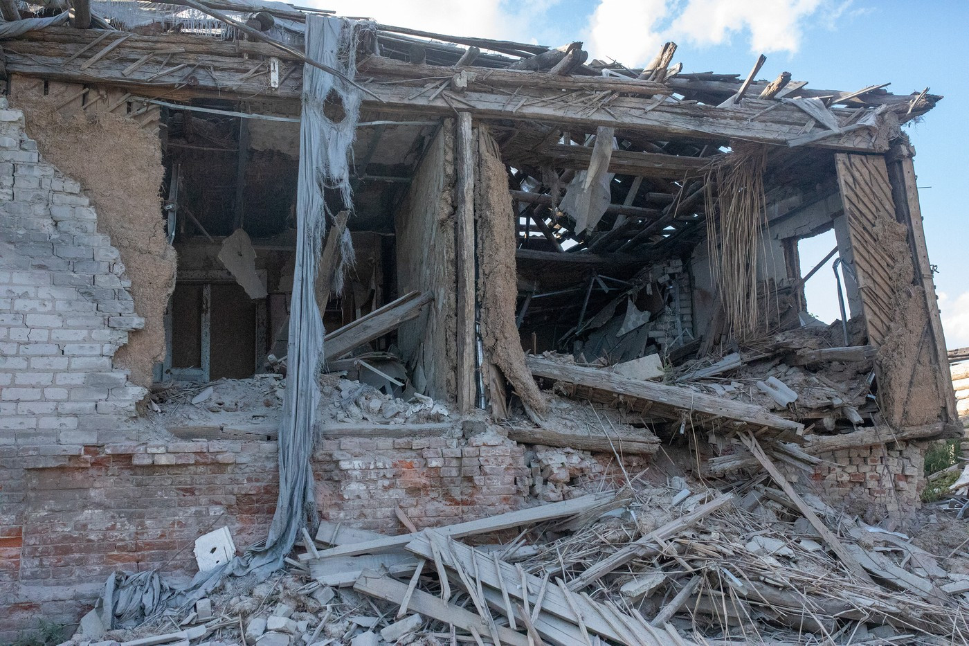 Rușii se apropie. Autorităţile ucrainene au ordonat evacuarea unui oraş-cheie şi a altor trei localităţi din Harkov