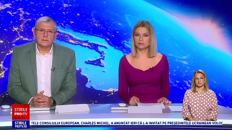 Zeci de copii din Bistrița descoperă cum să prelucreze lemnul folosind doar unelte de pe vremuri