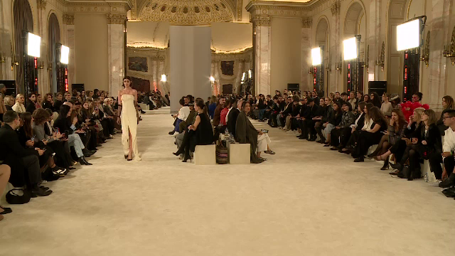 Piața de modă din România luptă pentru recunoaștere internațională. Care sunt cele mai mari provocări pentru designeri