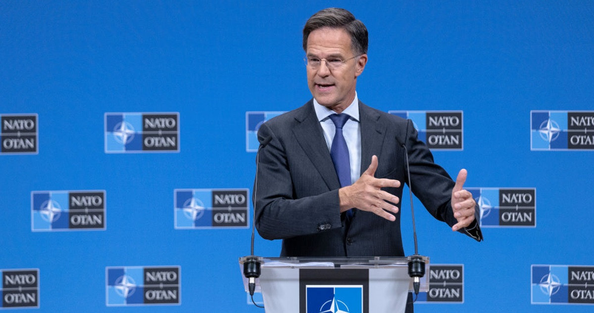 Secretarul general NATO: Bugetele militare pot fi crescute diminuându-le pe cele pentru Sănătate şi pensii