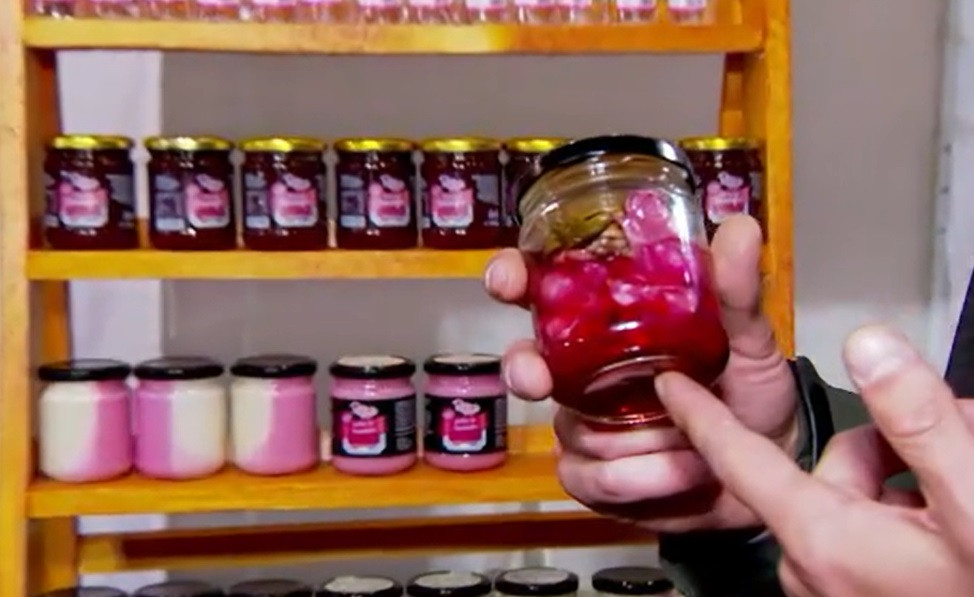 Murătura de trandafir, preparatul care a făcut senzație la un târg de bunătăți de toamnă în Iași. Cum se prepară