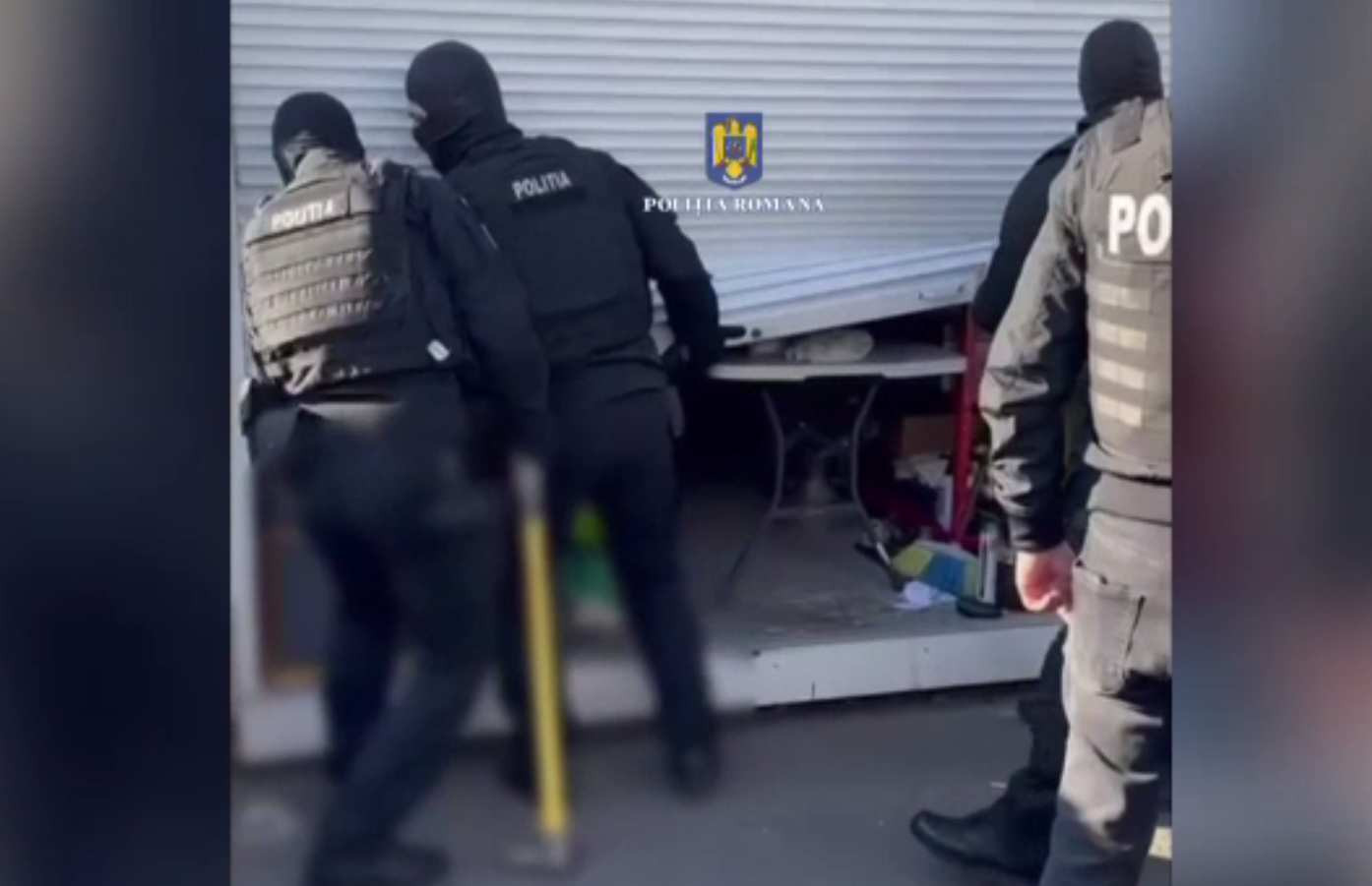 Razie în târg la Vitan. Surpriza neplăcută a polițiștilor, pe lângă mărfurile contrafăcute la care se așteptau