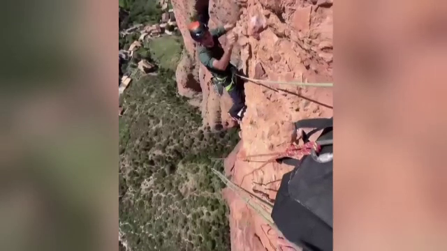 Un alpinist francez a rămas blocat la 100 de metri înălțime, în Spania. Cum l-a salvat Garda Civilă