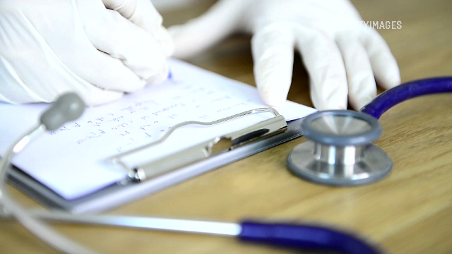 O asistentă din Mangalia a furat medicamente și echipamente din spital. Anchetatorii au descoperit ce făcea cu ele