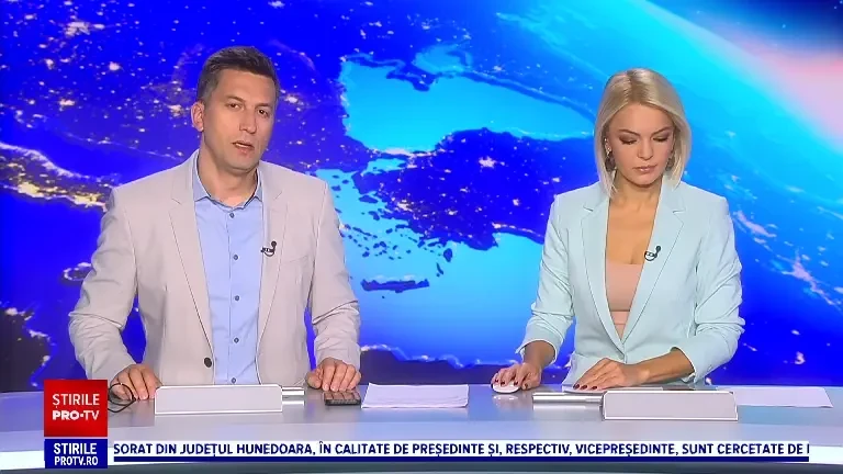 Alertă în Constanța după ce apa mării a devenit ruginie. Avertismentul specialiștilor după ce au făcut teste