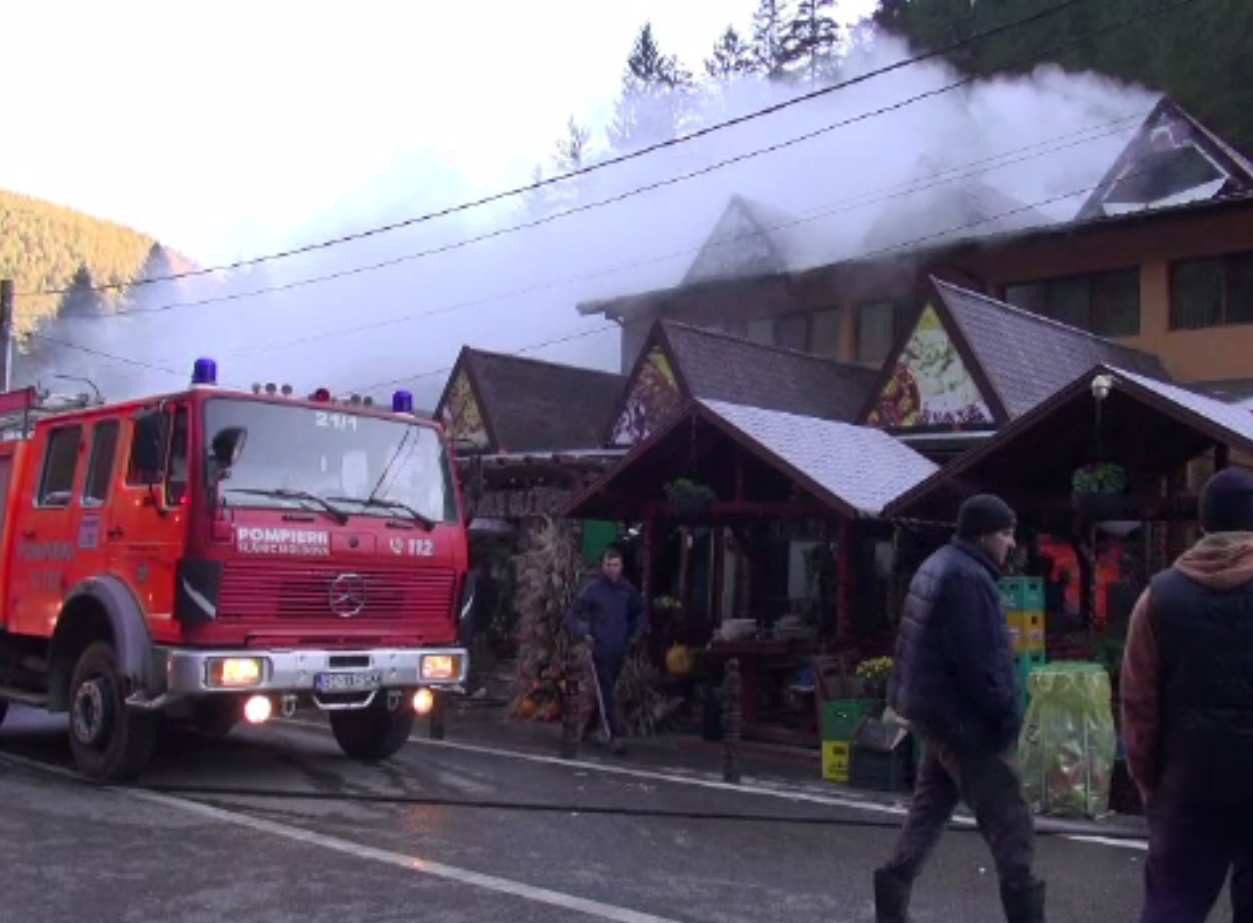 Un cunoscut restaurant a luat foc. Flăcările au izbucnit la bucătărie şi au cuprins rapid etajul