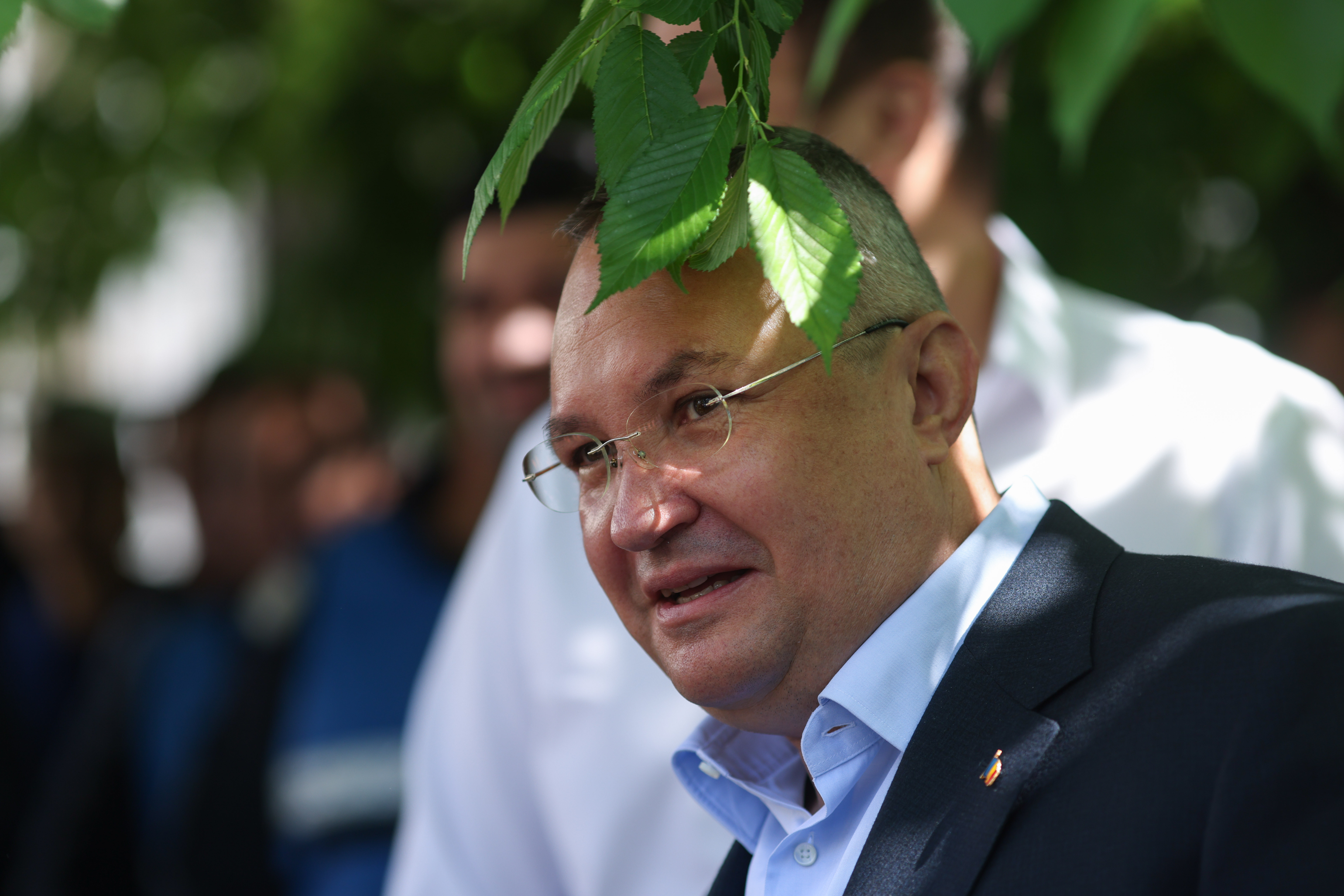 Anchetă DNA privind banii cheltuiți pentru promovarea cărții lui Nicolae Ciucă. Precizările instituției