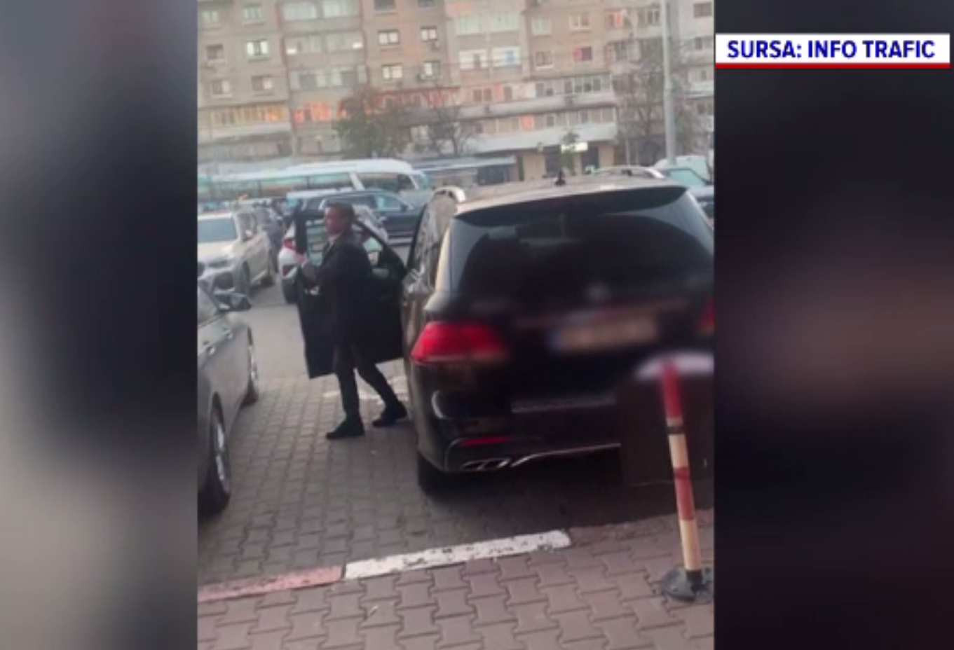 Un primar cunoscut, filmat când a parcat pe un loc destinat persoanelor cu handicap. De ce nu l-a amendat Poliția Locală