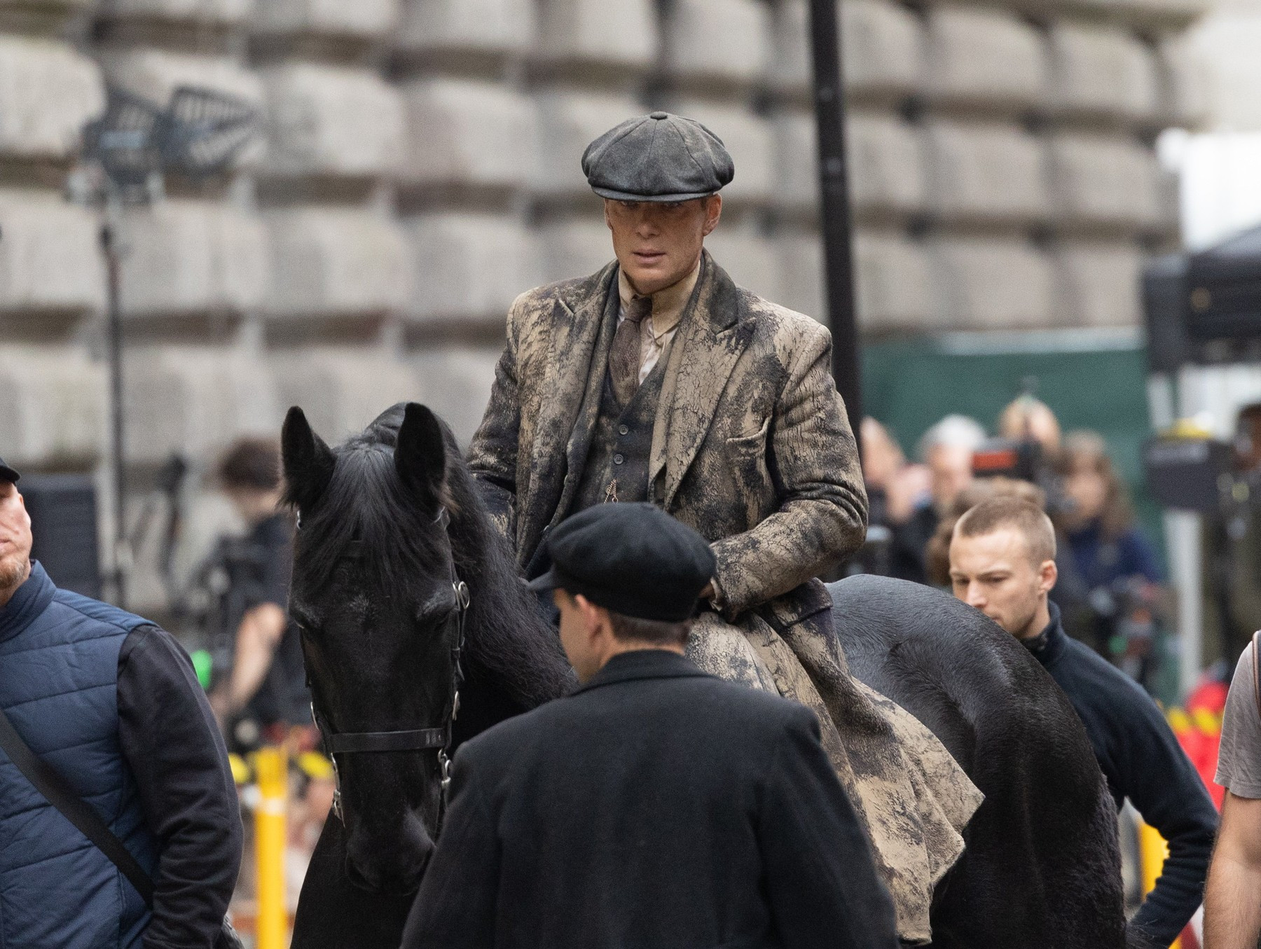 Primele imagini de pe platourile filmului „Peaky Blinders”. Cum a fost suprins Cillian Murphy în Birmingham. FOTO