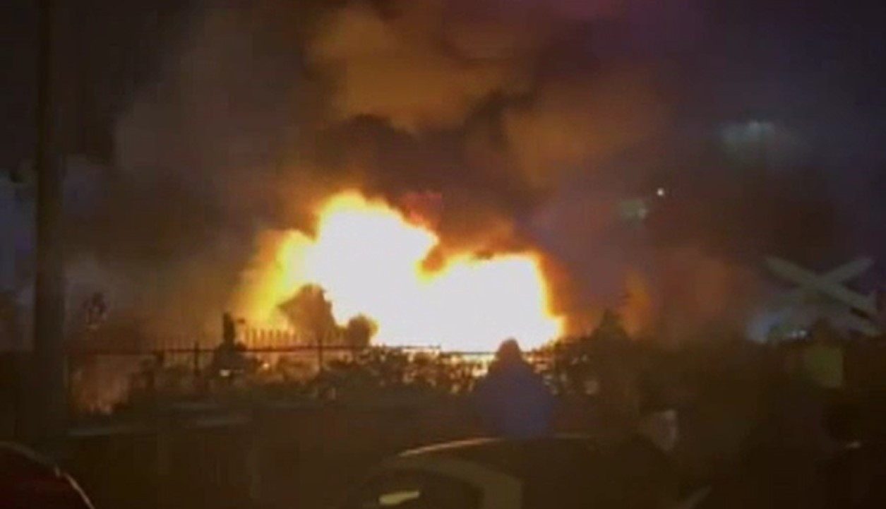 Incendiu violent la un cunoscut restaurant din Iași. Localul a ars ca o torță