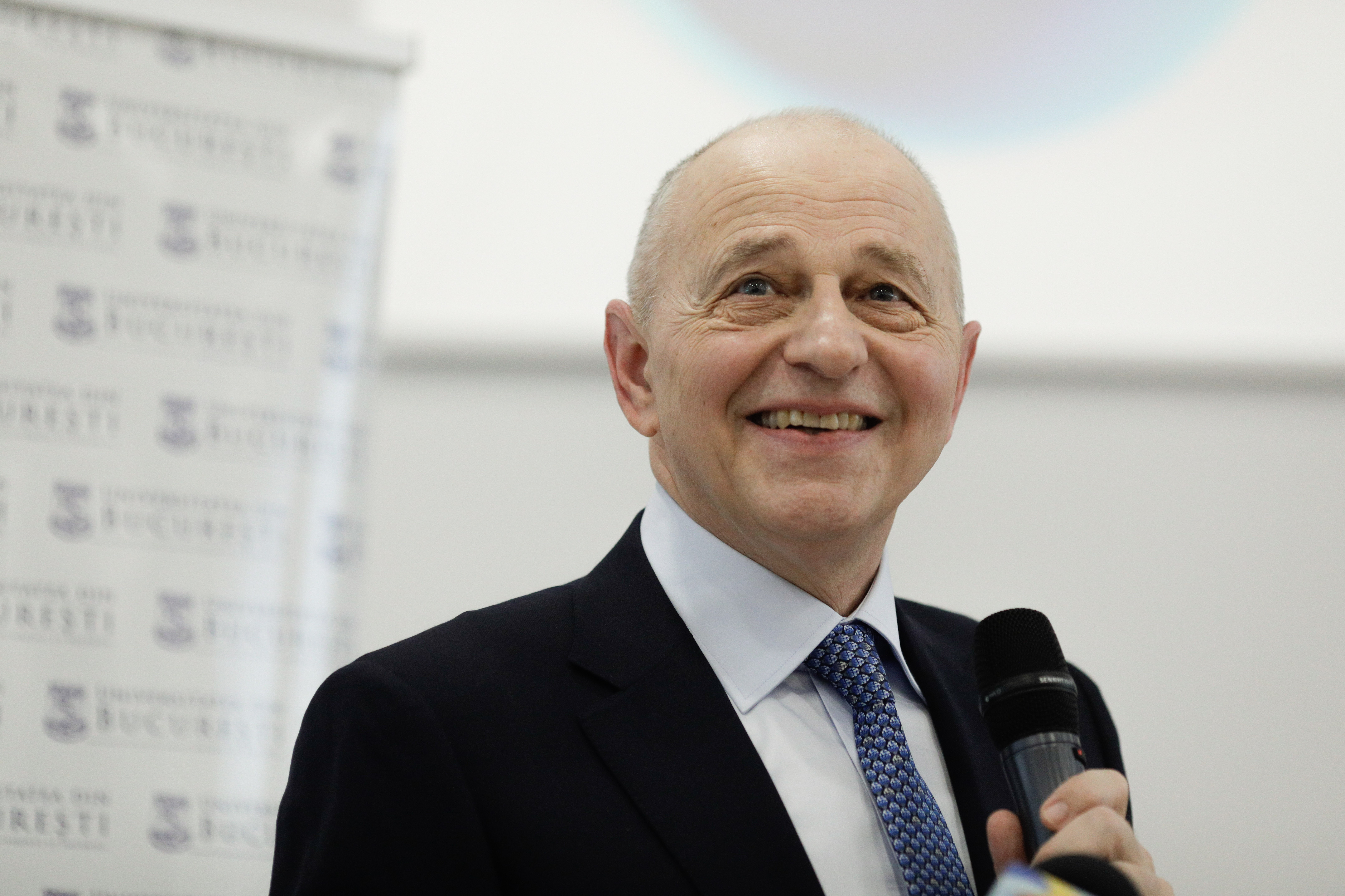 Mircea Geoană spune că nu ştie unde se ascunde cumnatul său, Ionuţ Costea: Neamurile ţi le dă Dumnezeu, nu le alegi