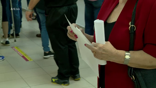 Suma plătită de mai mulți români ca să se pensioneze mai repede, cu acte false. O angajată a Casei de Pensii „vindea” vechime