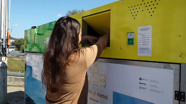 România stă prost la colectarea separată a gunoiului. Când ar trebui să se desființeze toate ghenele tubulare din București