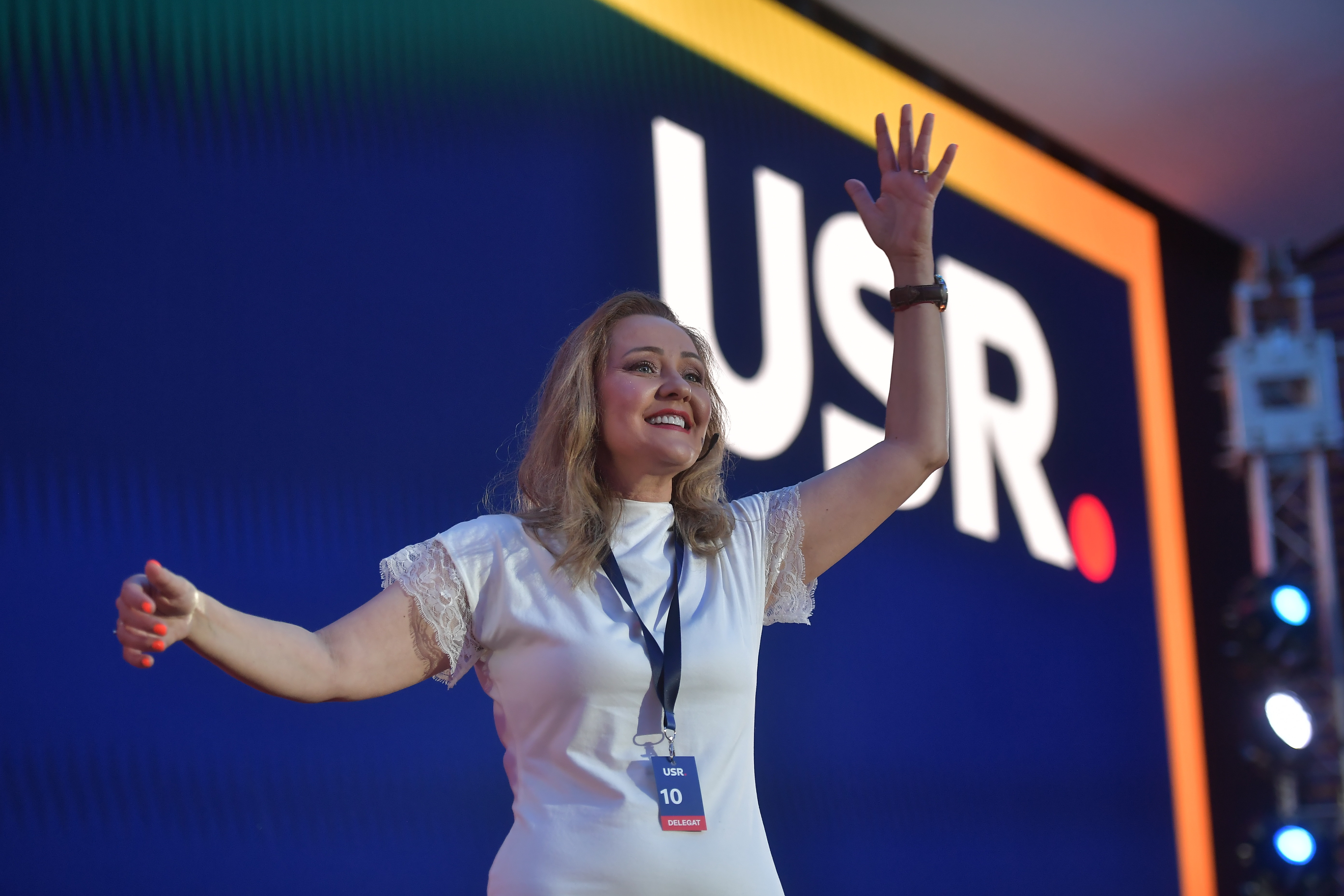 Elena Lasconi, la întâlnirea partidelor: Au fost şocaţi, pentru că a intrat singura femeie într-o sală cu bărbații puternici