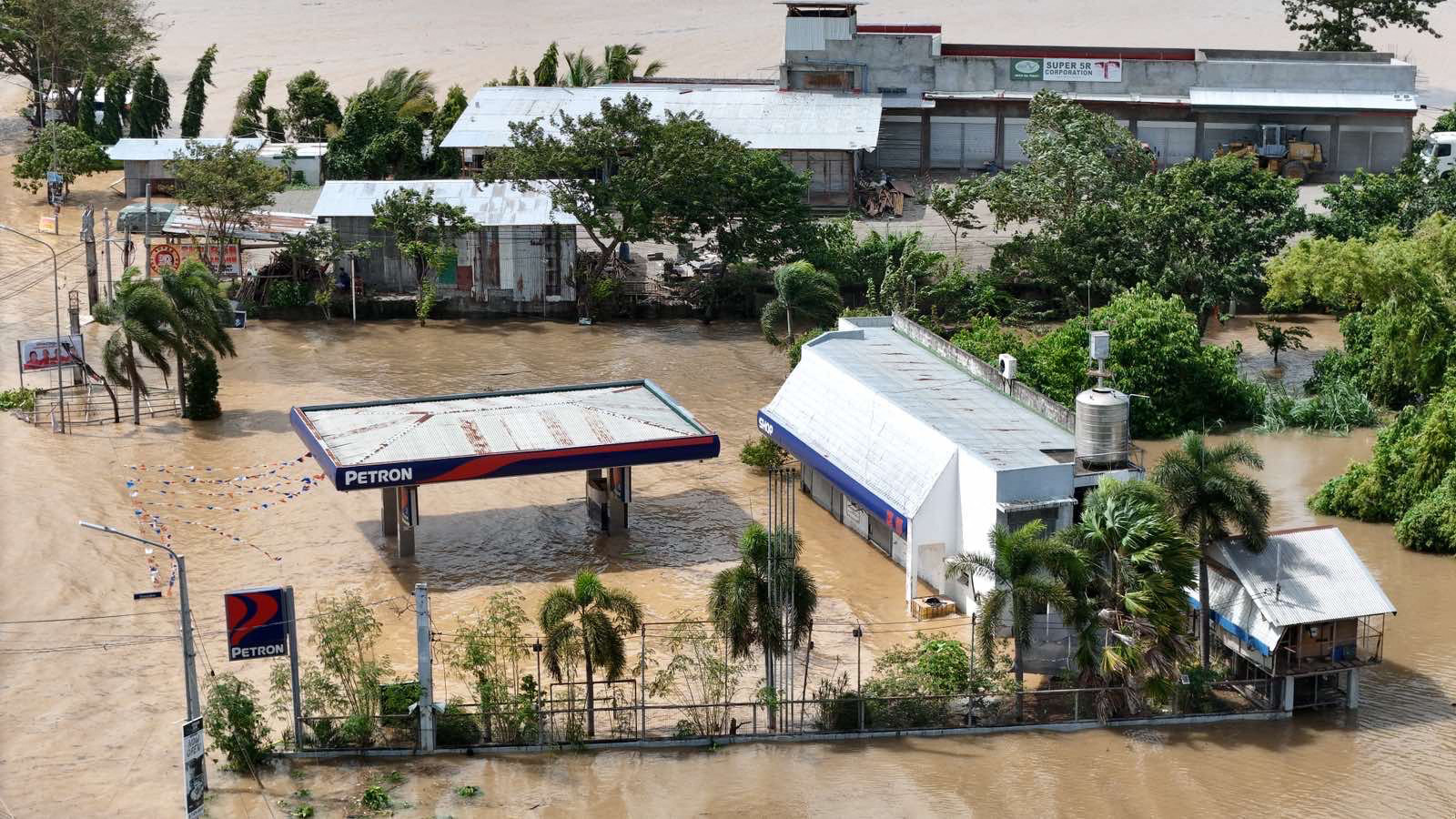 Furtuna tropicală Trami a lăsat în urma sa cel puţin 100 de morţi în Filipine. FOTO