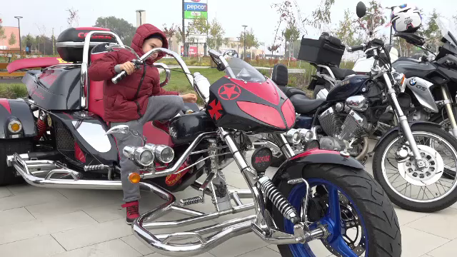 Motocicliștii s-au strâns la Alba Iulia. ”Am vreo 22 de motociclete acasă. E o boală grea și scumpă"