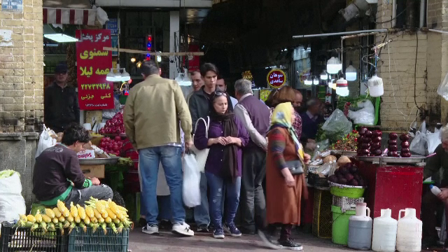 Motivul pentru care televiziunea iraniană a transmis toată ziua imagini cu oameni liniștiți la piață, după atacul Israelului