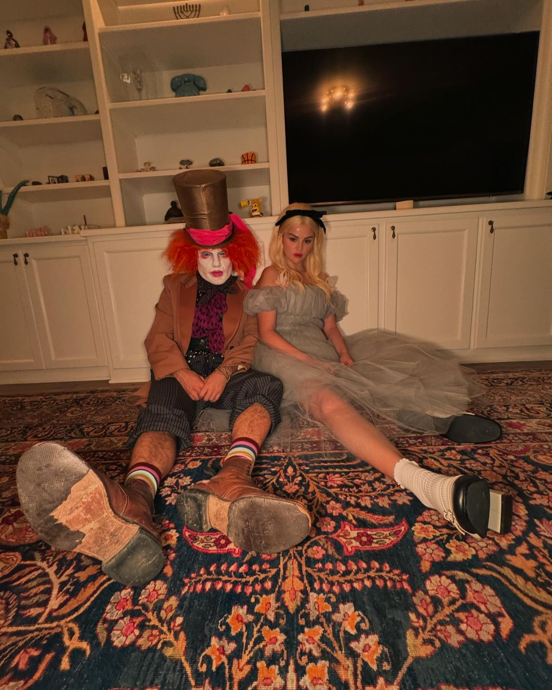 Vedetele au început să se costumeze de Halloween. Ce personaje au ales Selena Gomez și iubitul ei. FOTO