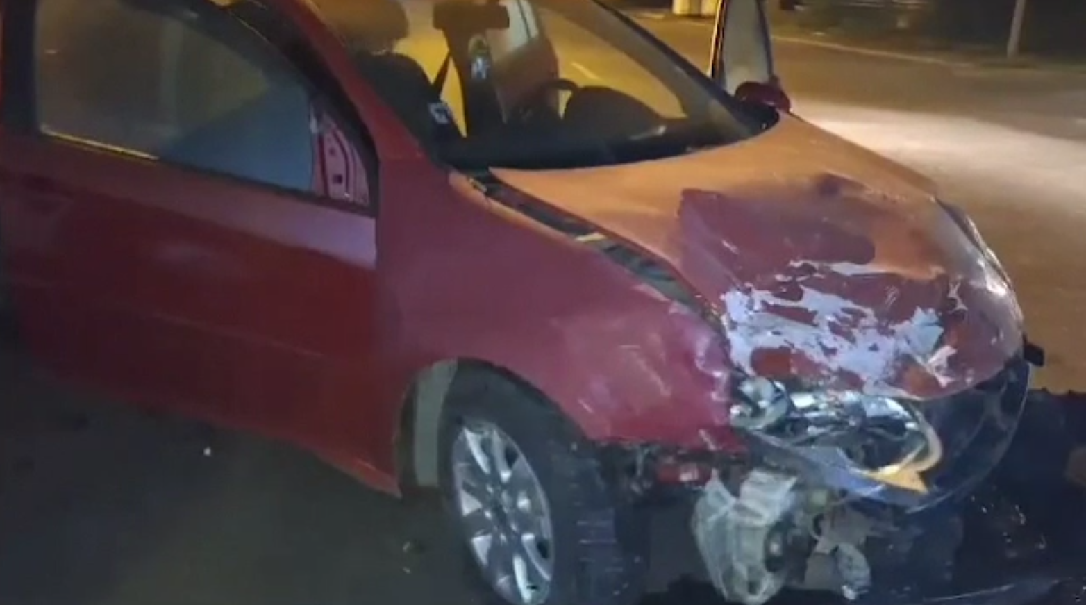 Urmărire periculoasă în Galați. Un șofer drogat, cu permisul suspendat a lovit intenționat de mai multe ori mașina de poliție