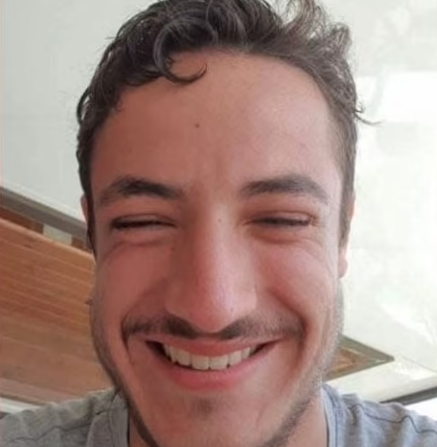 Un tânăr s-a sinucis după un transplant de barbă eșuat. Ce meserie avea de fapt cel care i-a făcut intervenția