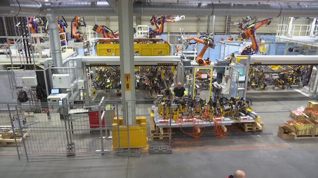 Volkswagen vrea să închidă cel puțin trei fabrici din Germania, o premieră în 87 de ani. Situaţia companiei este alarmantă