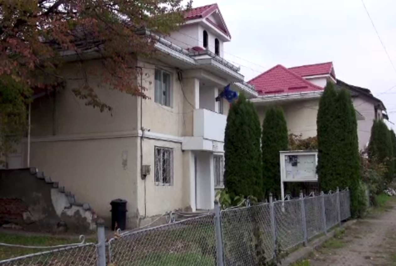 Profesor de muzică din Neamț, cercetat pentru avansuri sexuale către un elev. Ce mesaj i-a trimis mamei acestuia