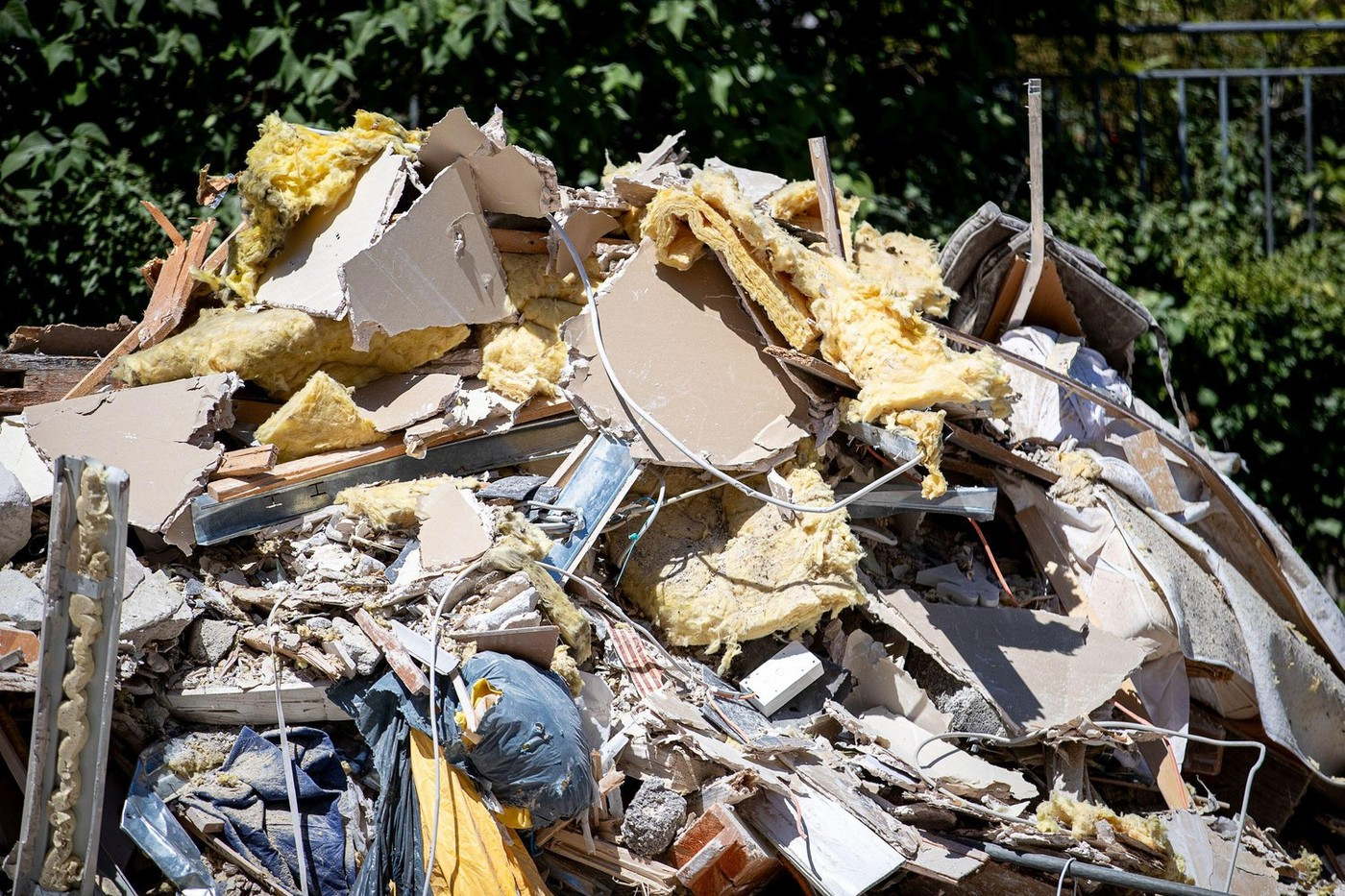 Un hotel cu 10 etaje s-a prăbușit în Argentina. Mai multe persoane ar fi prinse sub dărâmături | VIDEO