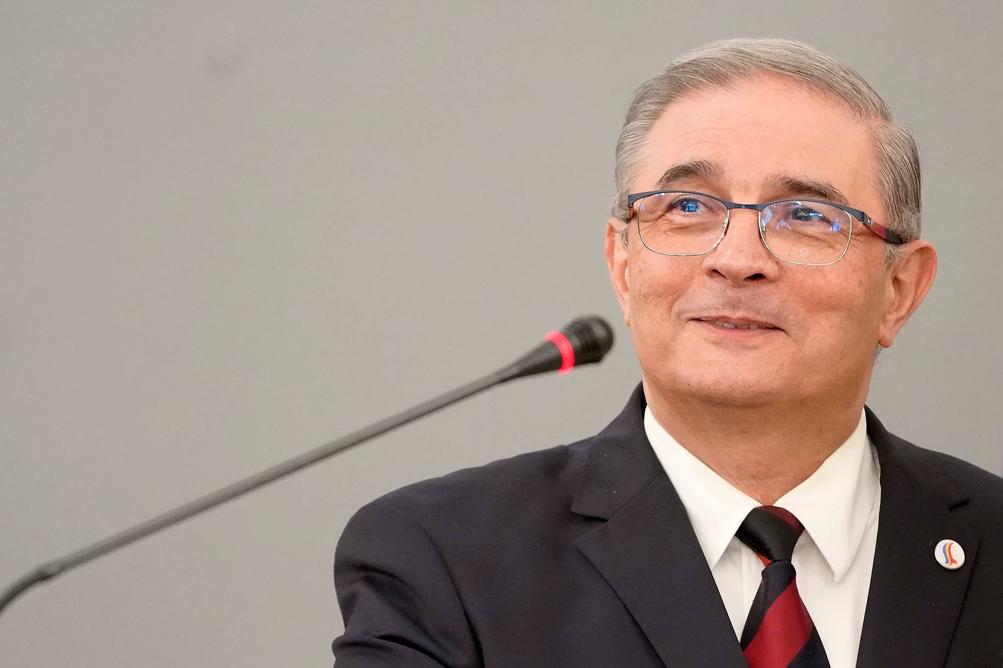 Fost şef al SIE, despre prezenţa Dianei Şoşoacă la Ambasada Rusiei: Pe ruşi îi amuză. Sunt tot felul de fripturişti