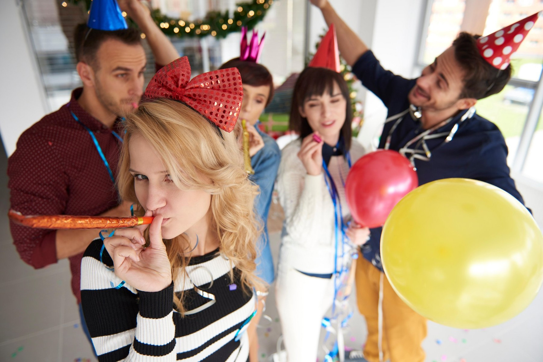 Cu ce înlocuiesc companiile primele în bani pentru angajați, de sărbători. Angajatorii au găsit metode mult mai ieftine