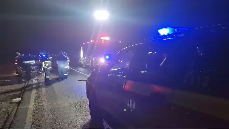 Doi bărbați au fost aruncați din mașină, în urma unui grav accident în județul Galați. Unul a murit