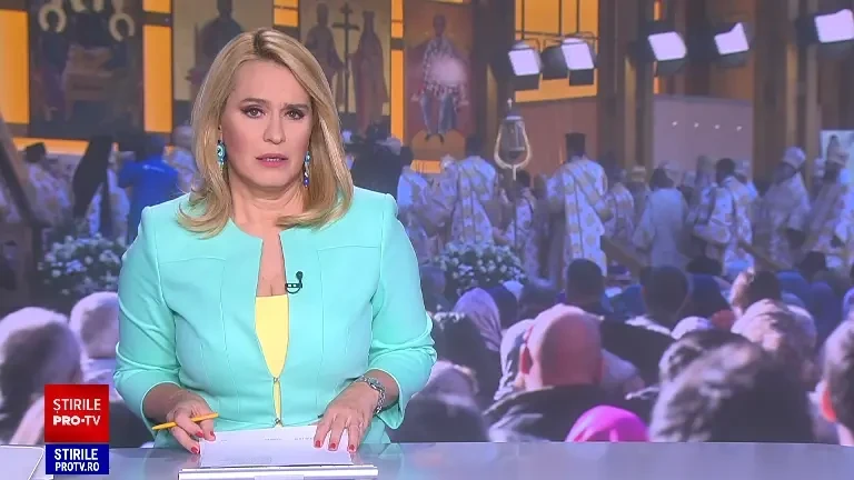 Doi soți au găsit 2.500 de lei în drum spre racla cu moaștele Sf. Dimitrie. Descoperirea făcută când au sunat la Poliție