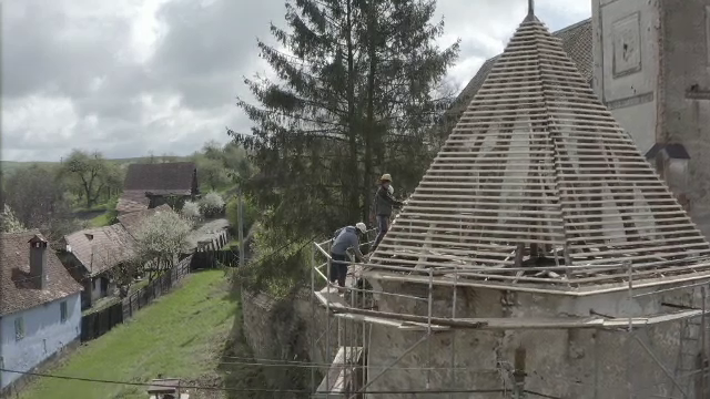 800 de monumente din țară sunt la un pas de prăbușire. O organizație a reușit să salveze câteva dintre ele
