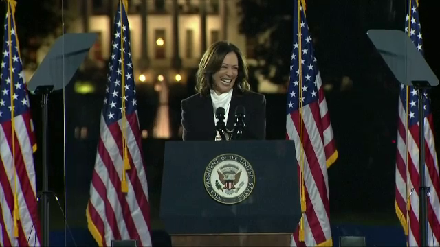 Kamala și-a prezentat „pledoaria finală” într-un loc aparte cu semnificații profunde, unde au fost prezenți 75.000 de oameni