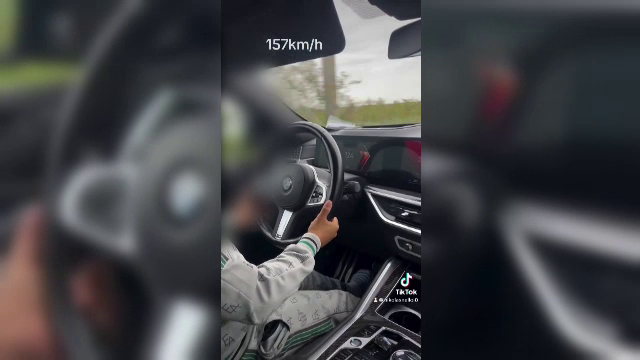 Inconștiență ireală. Cum și-a lăsat un tată din Dâmbovița copiii mici să conducă. La 10 ani, gonea cu 160 km/h pe manele