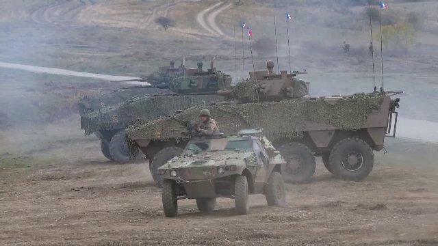 S-a tras cu muniție reală la Cincu. Aproape 1.500 de militari din 8 țări NATO au participat la o misiune de luptă
