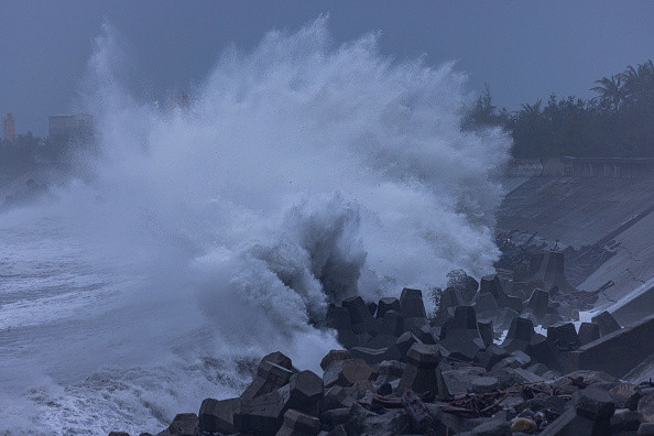 Taifunul Danas s-a dezlănţuit asupra sudului Taiwanului cu vânturi record, sute de persoane au fost rănite