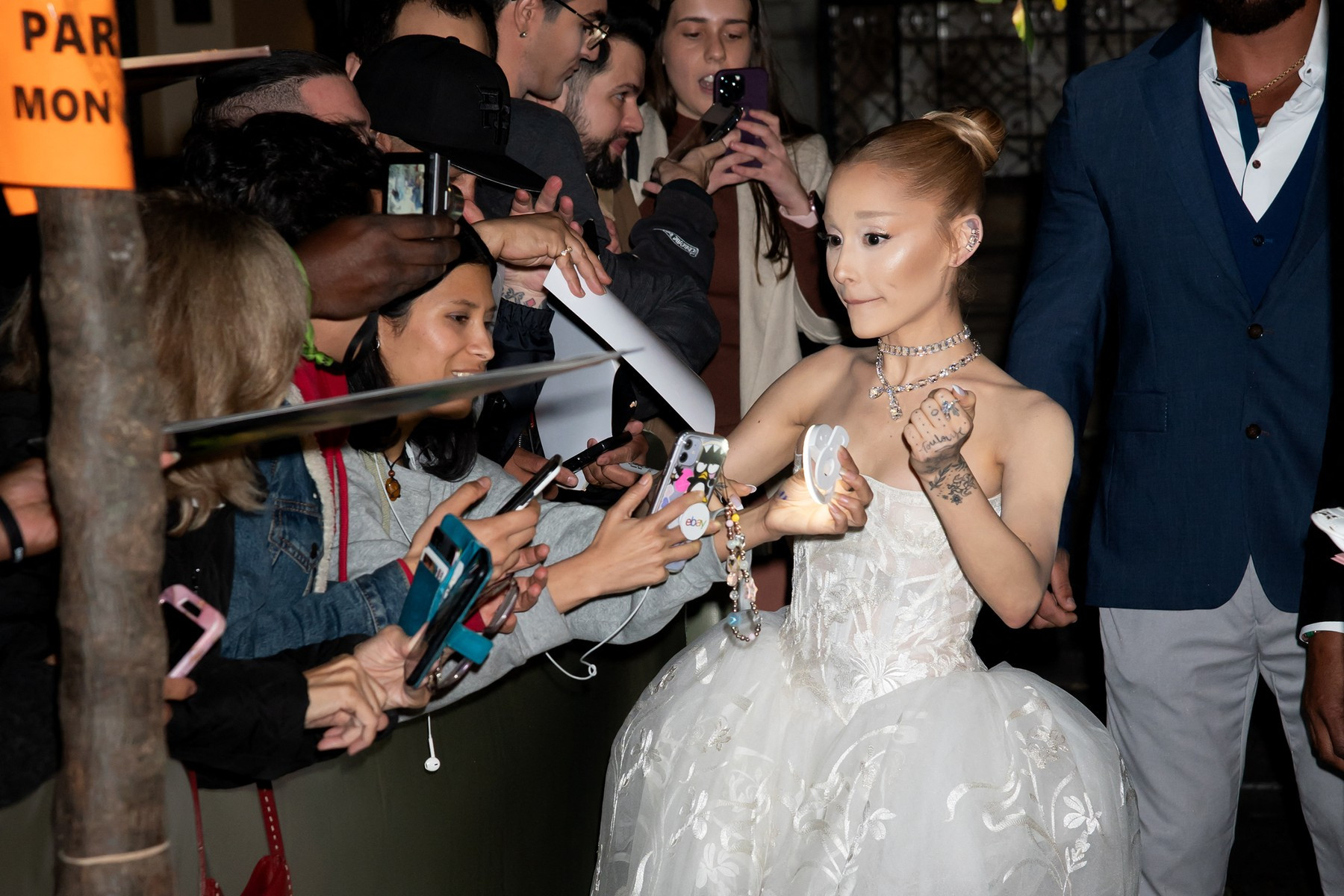 Ariana Grande, din ce în ce mai slabă. Fanii artistei sunt îngrijorați de noua sa înfățișare. FOTO