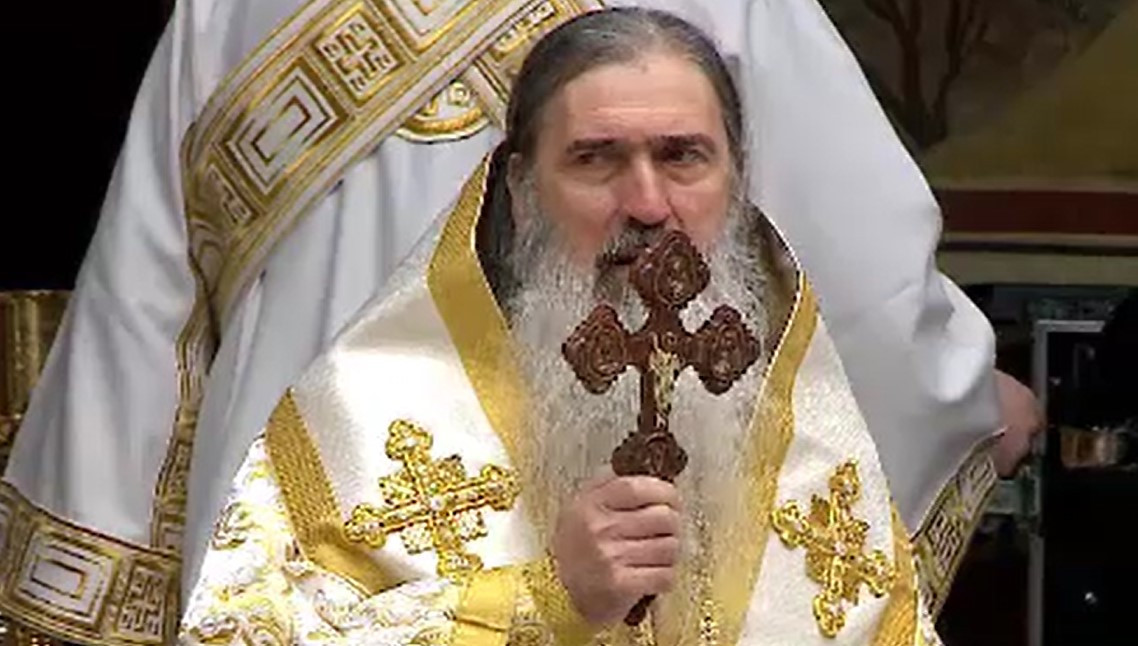 „E o luptă împotriva Diavolului!". Primul preot care îl apără pe ÎPS Teodosie după decizia BOR. Ce spun mirenii