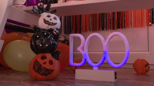 Cum sărbătoresc românii de Halloween. Au sculptat în dovleci și s-au costumat. „O mega petrecere”