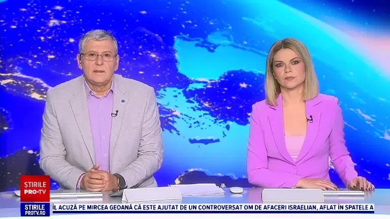 Cinci tineri din Argeș au scăpat ca prin minune fără nicio zgârietură după ce mașina lor a doborât un stâlp și s-a făcut praf